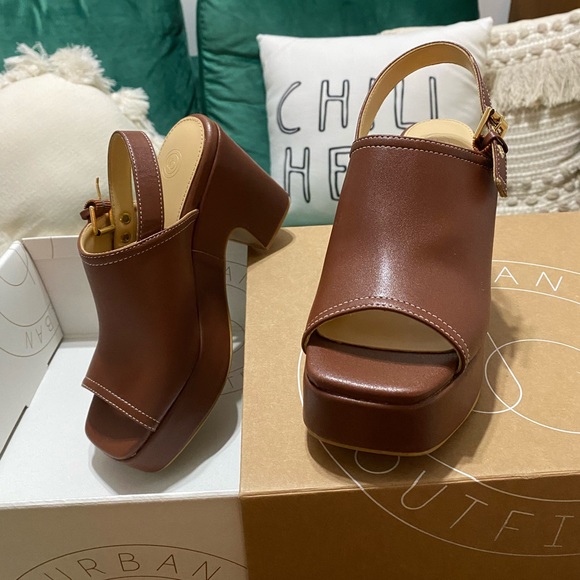 Urban Outfitters Shoes - UO slingback platform sandals 🤎